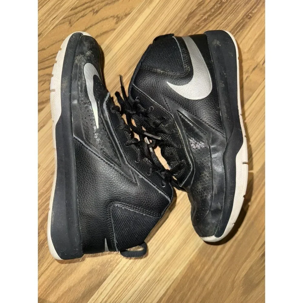 Nike Team Hustle D7‎ Boys Basketball Sneaker Shoes Black Size 1Y 1 Youth